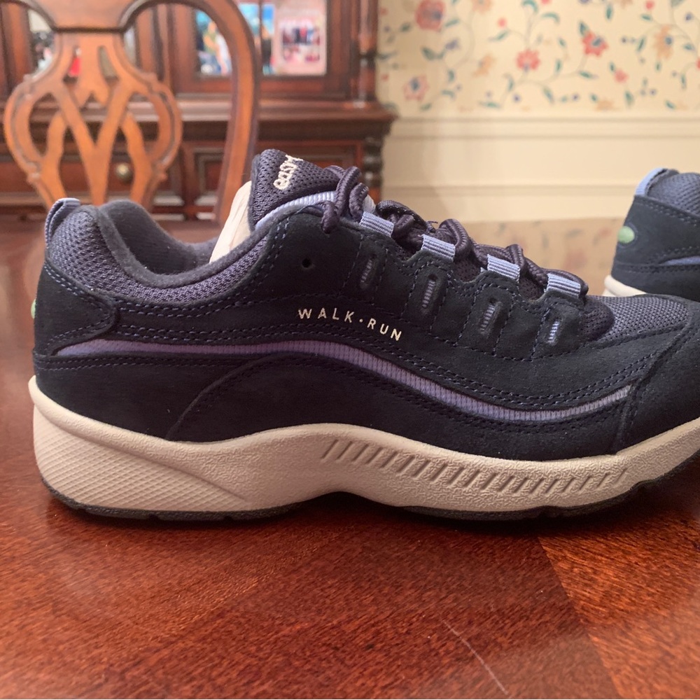 Easy Spirit- Romy Walking Shoes. Size: 5M